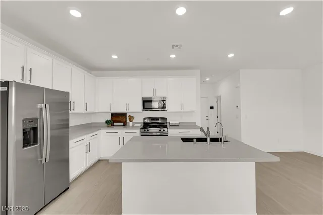 $2,050 | 334 Laurel Peak Drive, Henderson, NV 89015