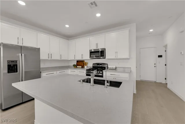 $2,050 | 334 Laurel Peak Drive, Henderson, NV 89015