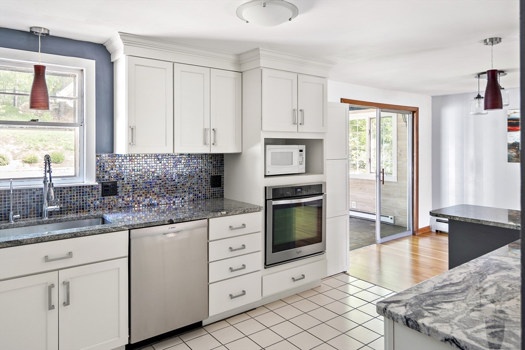 17 Daniel Drive Burlington, MA 01803 - Photo 11 of 33