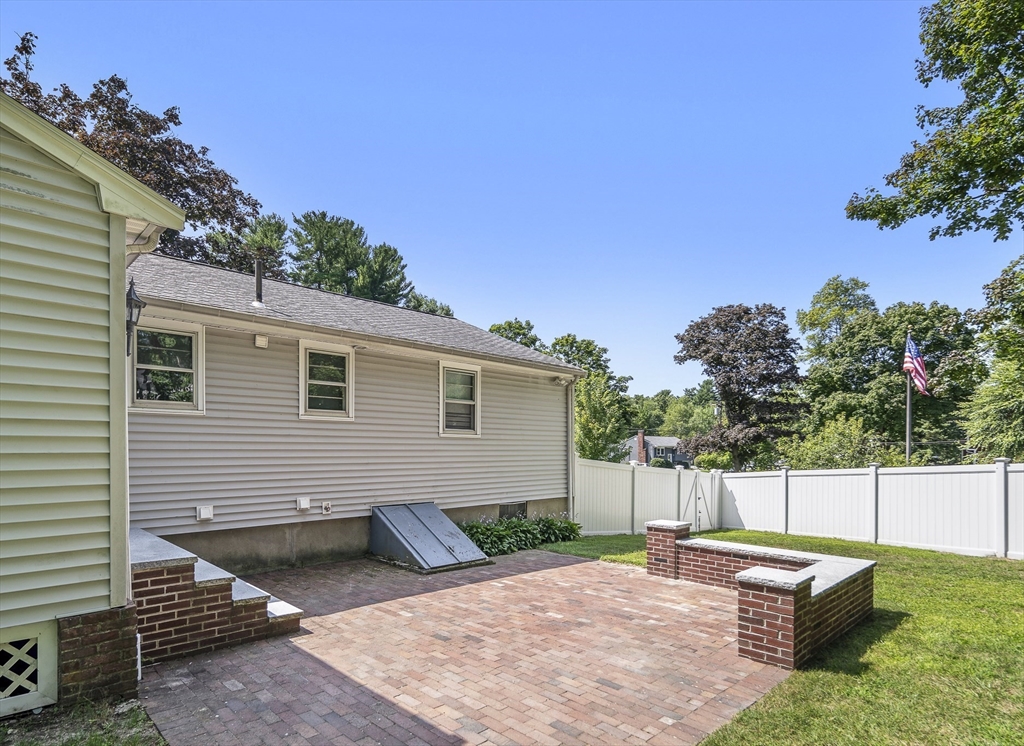 17 Daniel Drive Burlington, MA 01803 - Photo 15 of 33