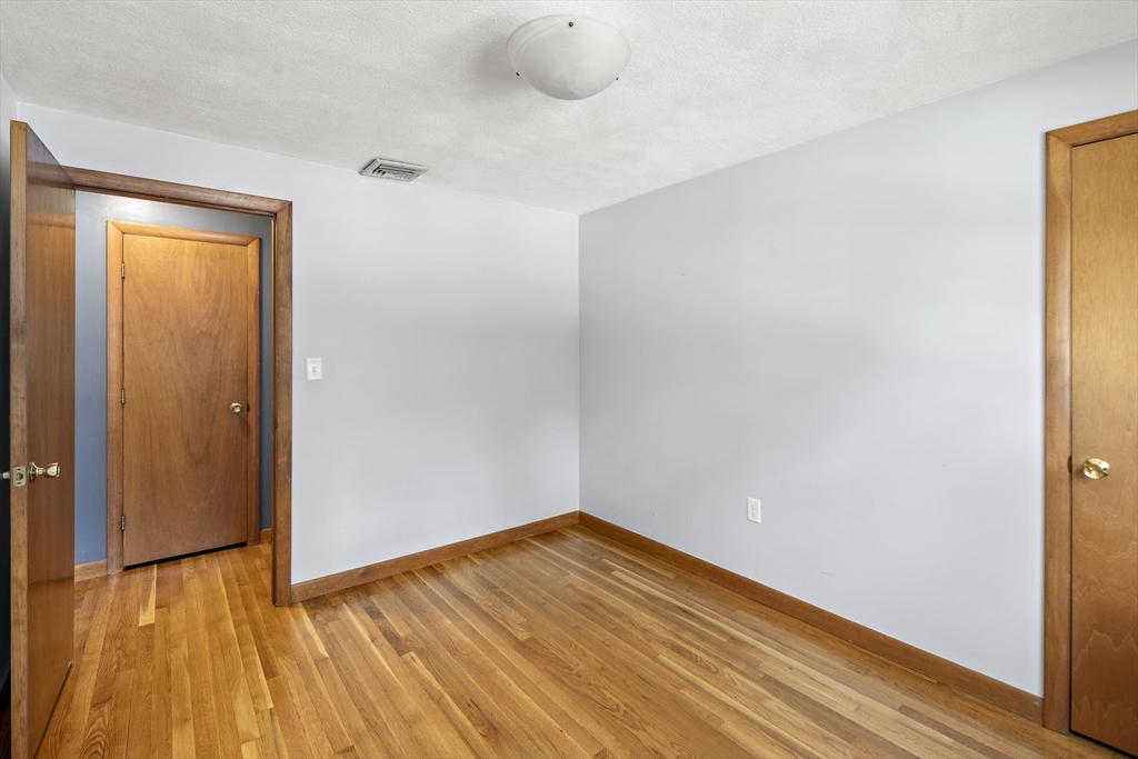 17 Daniel Drive Burlington, MA 01803 - Photo 20 of 33