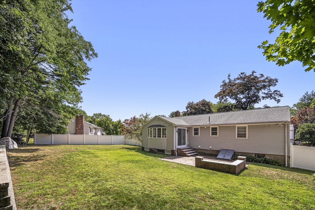 17 Daniel Drive Burlington, MA 01803 - Photo 29 of 33