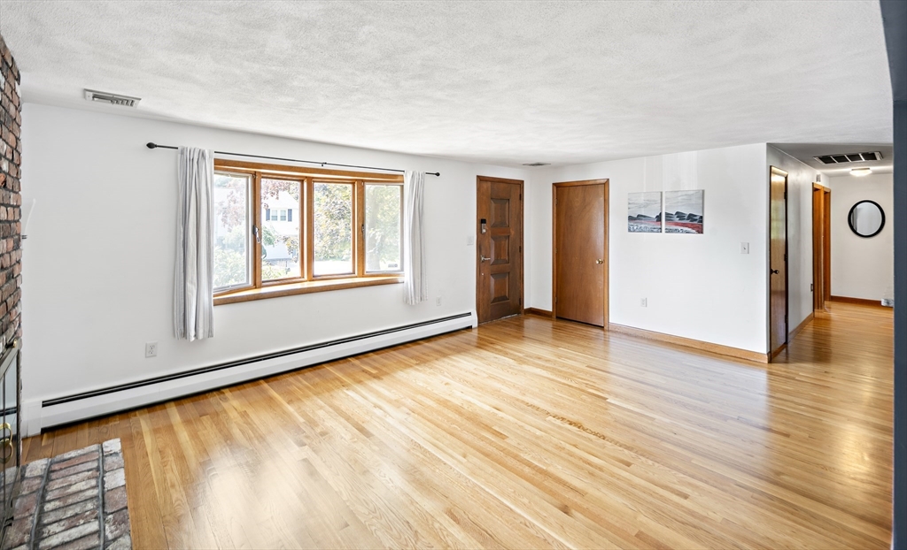 17 Daniel Drive Burlington, MA 01803 - Photo 5 of 33