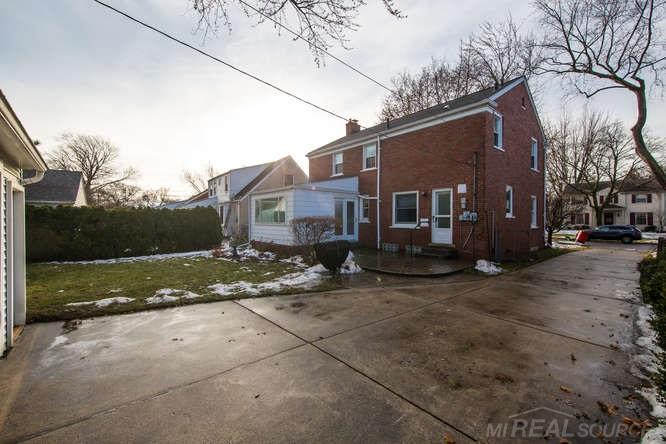 1660 Fairholme Road Grosse Pointe, MI 48236 - Photo 26 of 32 31339234-25.JPG