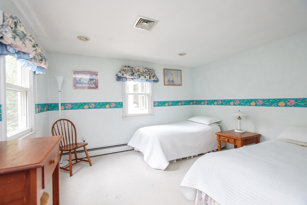 29 Pinewood Road Wellesley, MA 02482 - Photo 16 of 19