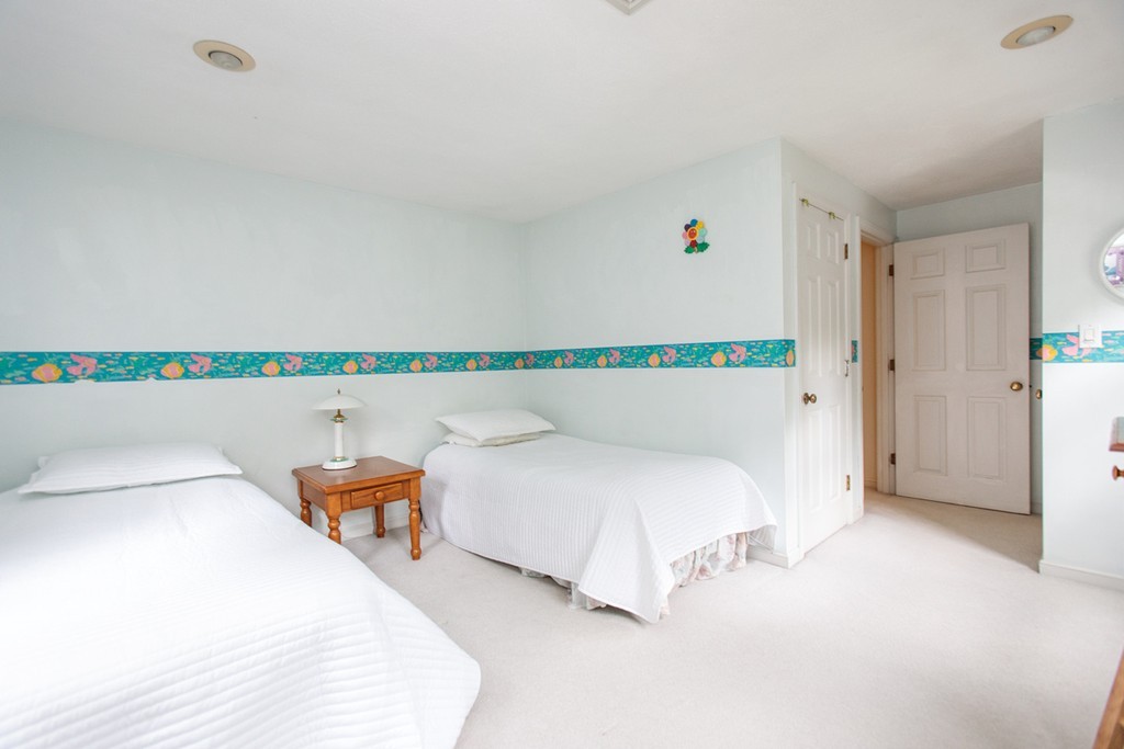 29 Pinewood Road Wellesley, MA 02482 - Photo 18 of 19