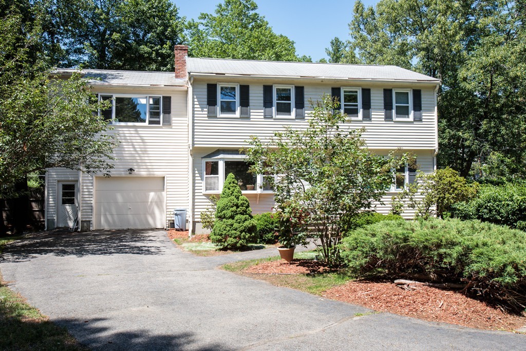 29 Pinewood Road Wellesley, MA 02482 - Photo 3 of 19