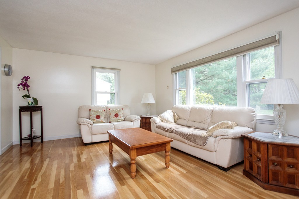 29 Pinewood Road Wellesley, MA 02482 - Photo 4 of 19