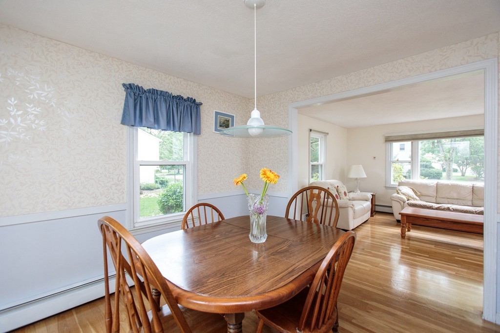 29 Pinewood Road Wellesley, MA 02482 - Photo 5 of 19