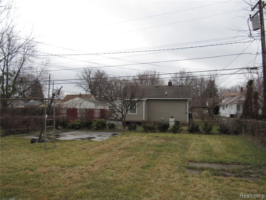 7260 Stephens Road Center Line, MI 48015 - Photo 14 of 40 261-590964 - Back Yard.JPG