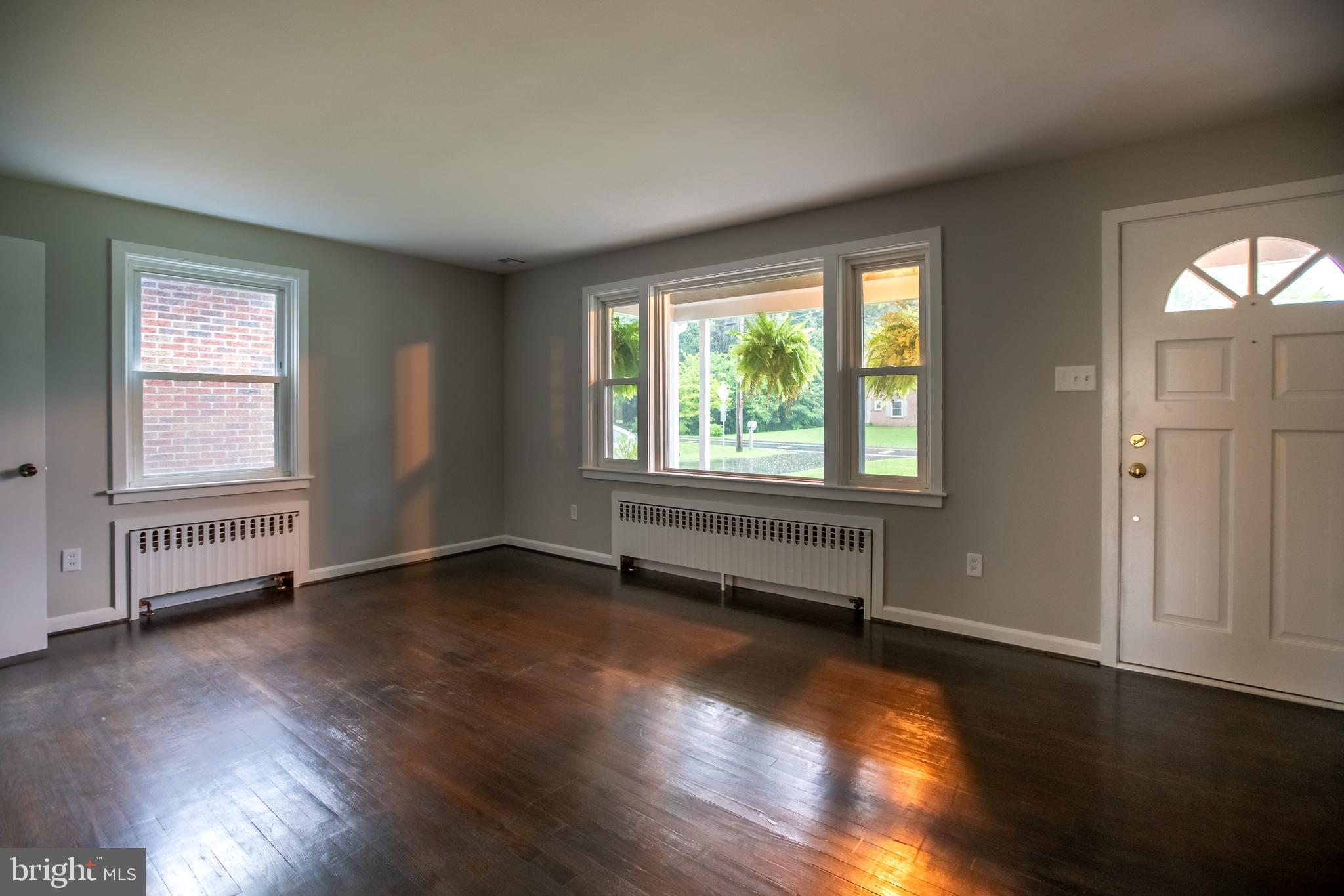 718 Farmingdale Road Lancaster, PA 17603 - Photo 3 of 30 Gallery Image 3