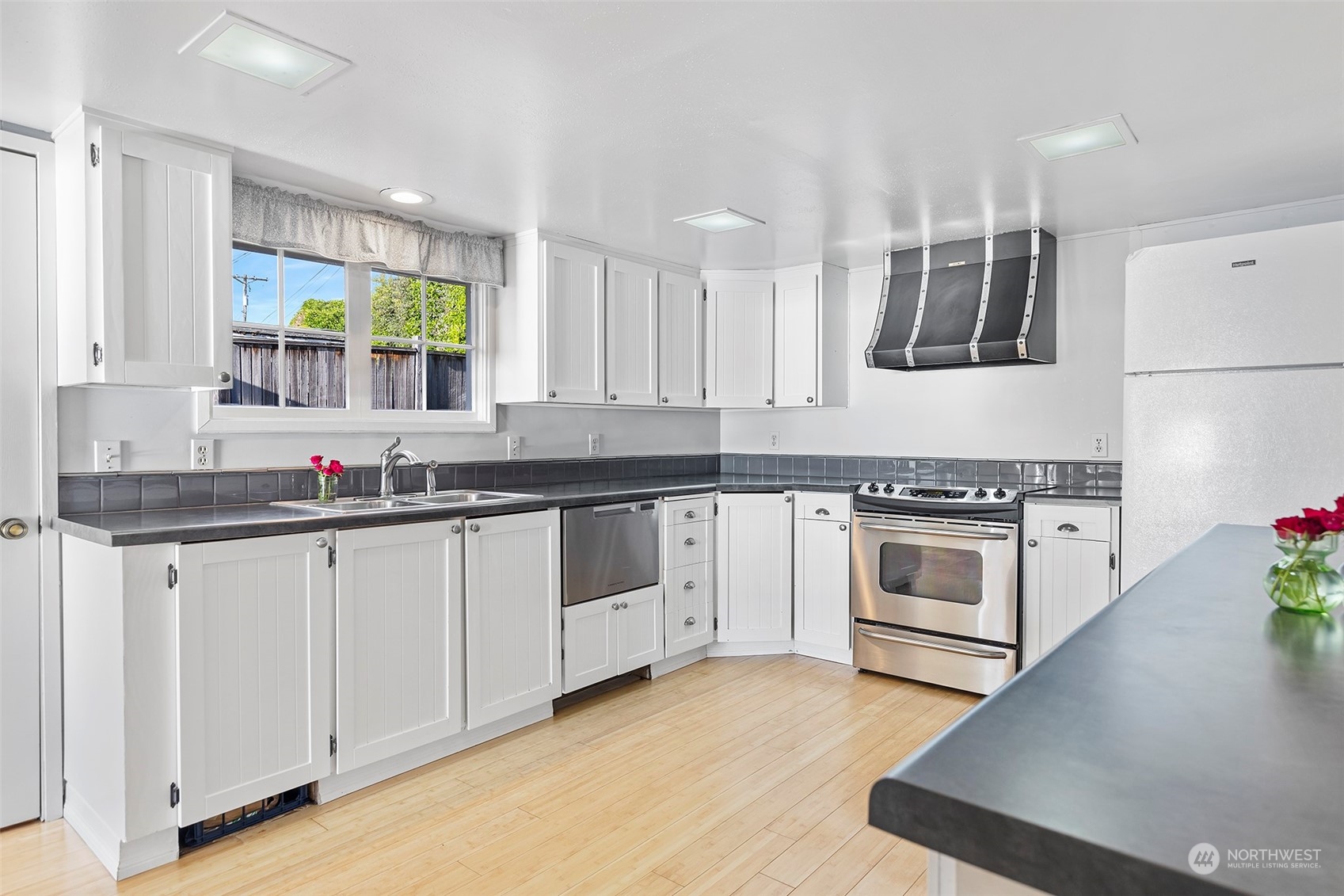 1528 South Wilton Road Tacoma, WA 98466 - Photo 8 of 32