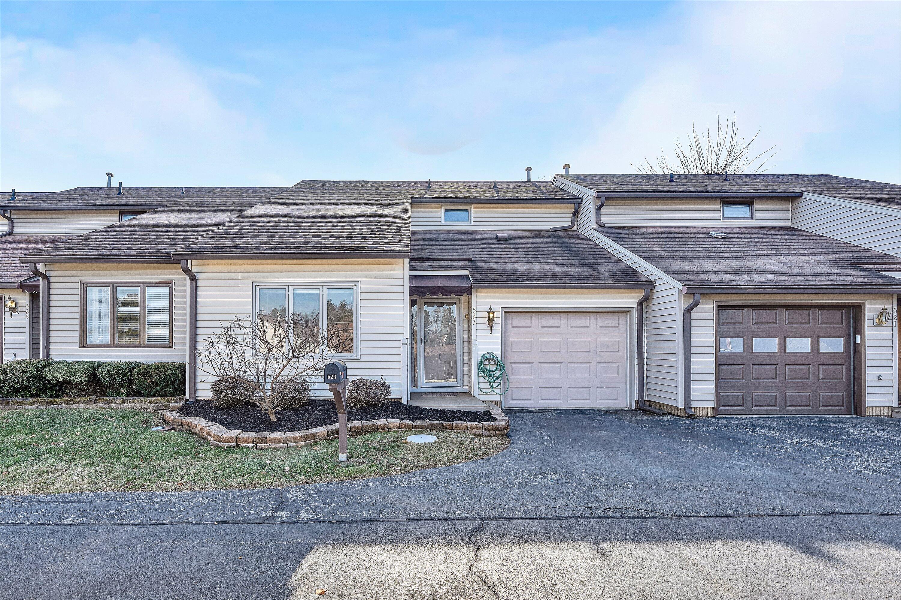 523 Dillon Drive Vinton, VA 24179 - Photo 2 of 29 IMG_9417