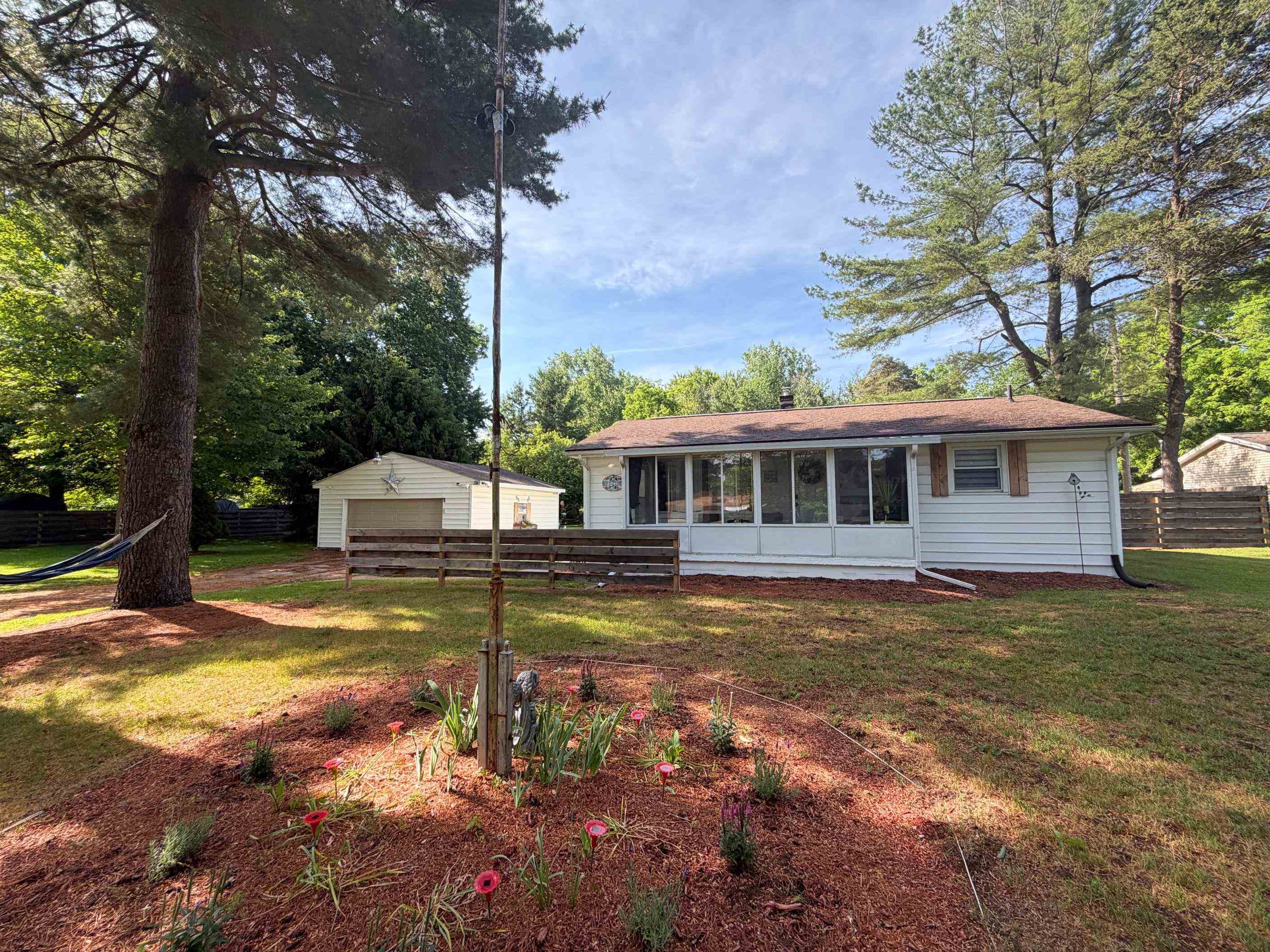 1079 West Moore Road Saginaw, MI 48601 - Photo 38 of 63 50211118-59dd7d03-f0e6-43e7-a507-82011433ada8.JPG