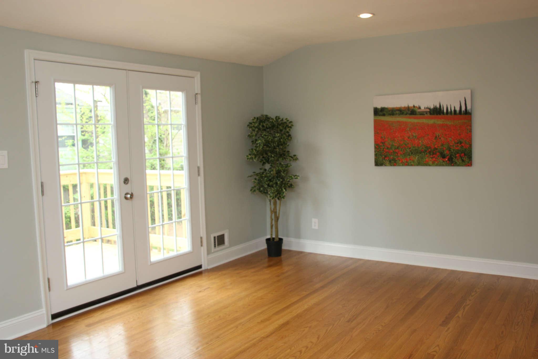 10822 Horde Street Silver Spring, MD 20902 - Photo 22 of 28 Living Room
