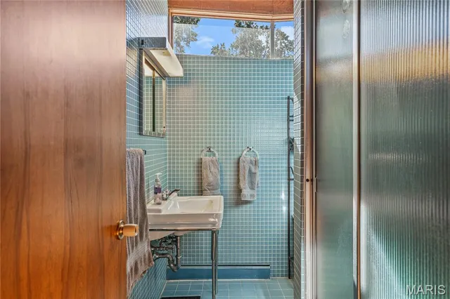 $425,000 | 25 Logan Road, Alton, IL 62002