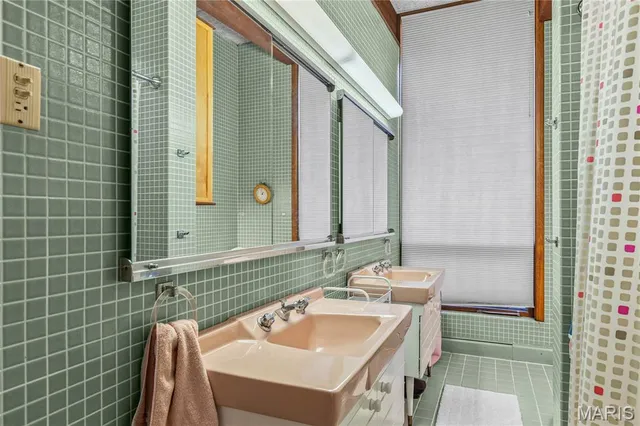 $425,000 | 25 Logan Road, Alton, IL 62002