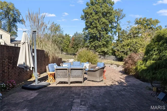 $425,000 | 25 Logan Road, Alton, IL 62002