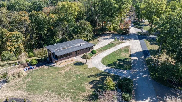 $425,000 | 25 Logan Road, Alton, IL 62002