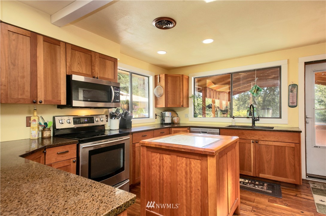 4075 Junco Road Greenbank, WA 98253 - Photo 6 of 40 Gallery Image 6
