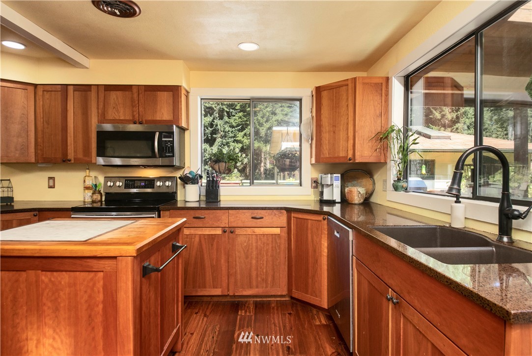 4075 Junco Road Greenbank, WA 98253 - Photo 7 of 40 Gallery Image 7