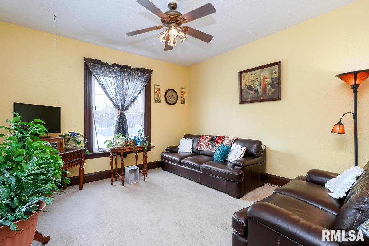 2904 Telegraph Road Davenport, IA 52804 - Photo 5 of 19 Gallery Image 5
