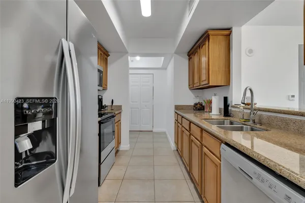 $2,100 | 4242 Northwest 2nd Street, Unit 807, Miami, FL 33126