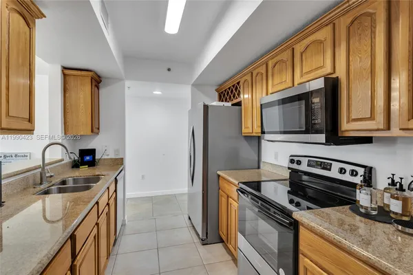 $2,100 | 4242 Northwest 2nd Street, Unit 807, Miami, FL 33126