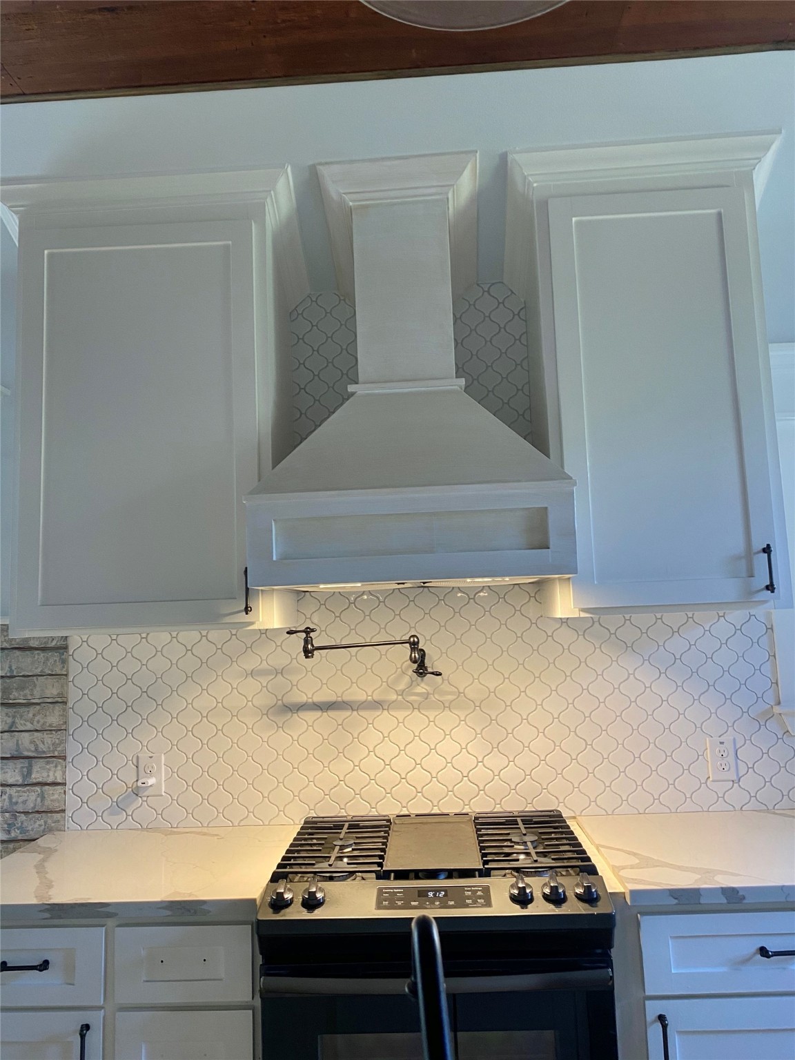 1406 Edwards Street Houston, TX 77007 - Photo 17 of 36 Gas range