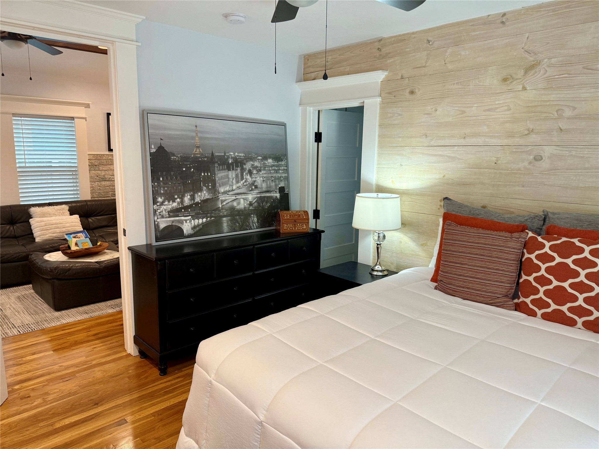 1406 Edwards Street Houston, TX 77007 - Photo 24 of 36 Primary bedroom