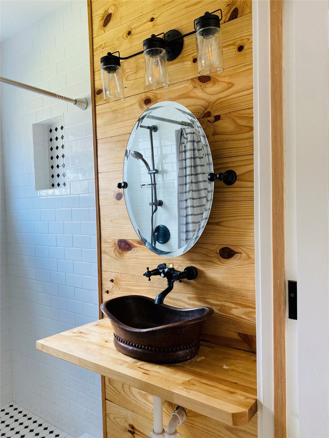1406 Edwards Street Houston, TX 77007 - Photo 30 of 36 Secondary bathroom