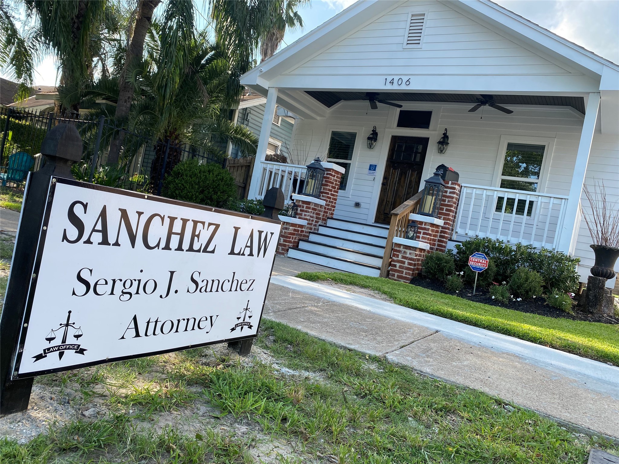 1406 Edwards Street Houston, TX 77007 - Photo 36 of 36 Great for office, Spa or residential.