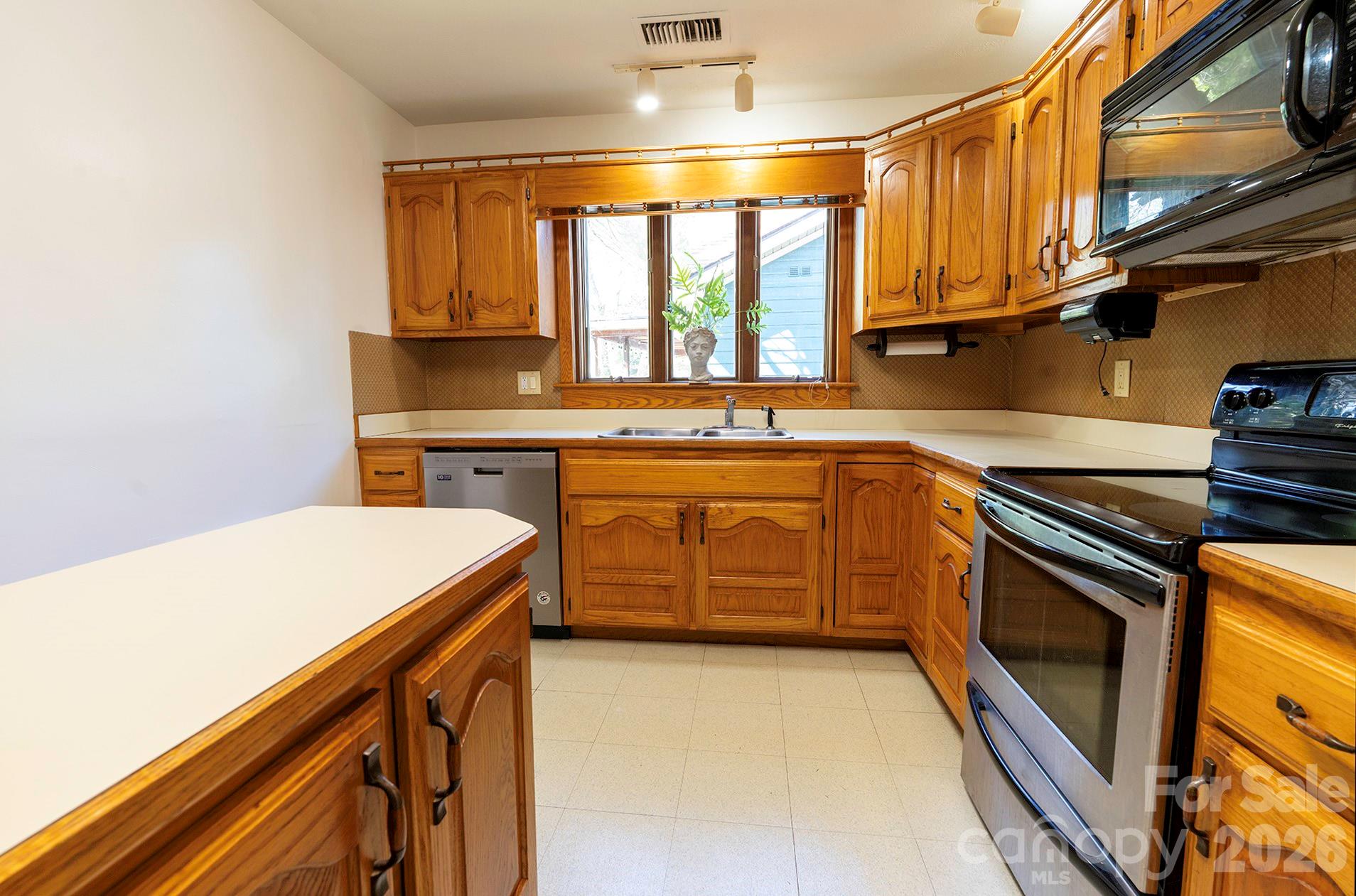 34 Oakley Road Asheville, NC 28803 - Photo 8 of 13