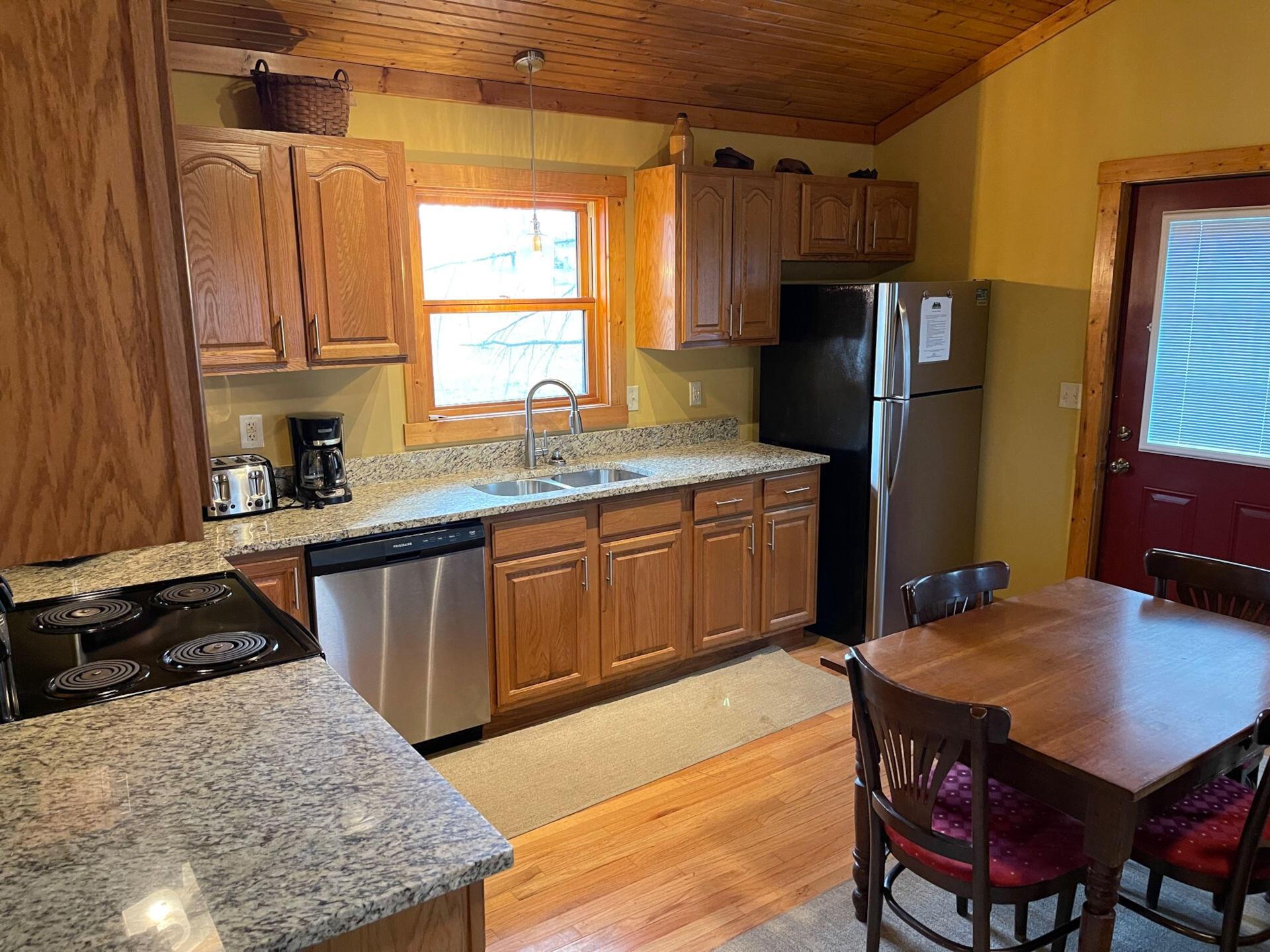 20478 Kalklosch Road Logan, OH 43138 - Photo 24 of 32 Lazy-Lane-Woodlands-Kitchen