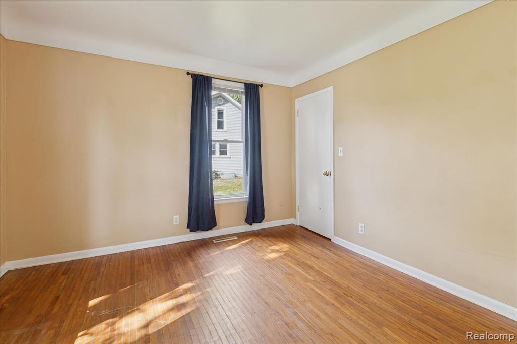 666 Pearl Street Dundee, MI 48131 - Photo 33 of 43