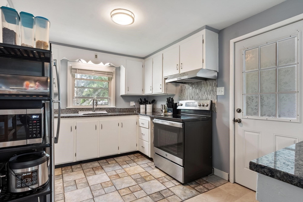 4 Cranston Street Worcester, MA 01606 - Photo 13 of 37