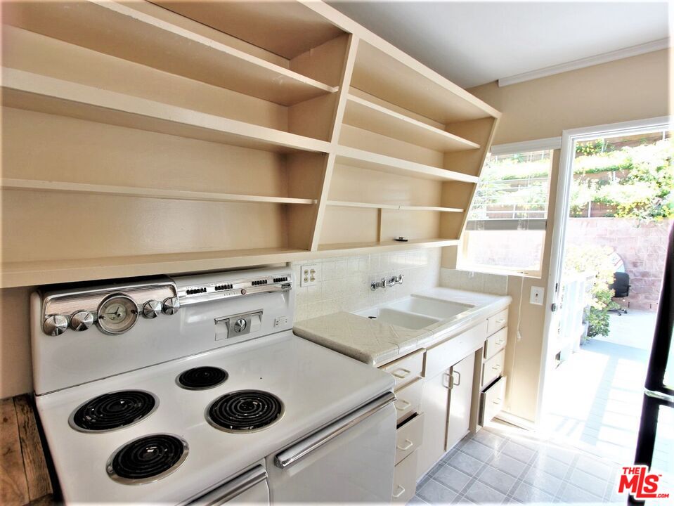 380 Pershing Drive Playa del Rey, CA 90293 - Photo 11 of 18