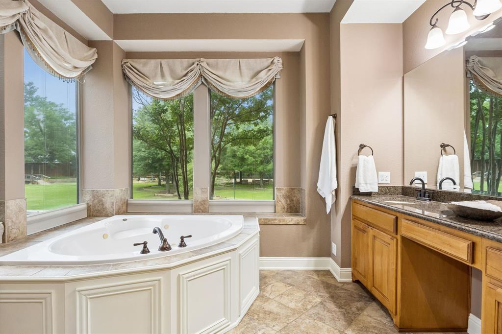5802 Corinth Chapel Road Parker, TX 75002 - Photo 18 of 40 View of the second vanity with sitting space.