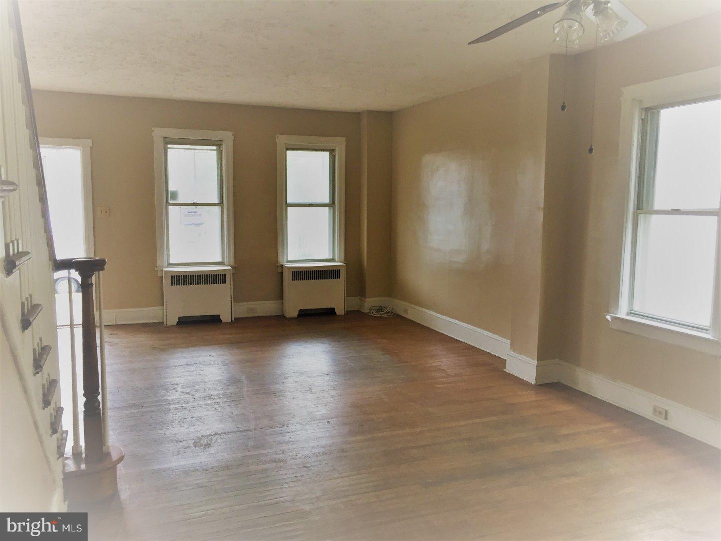 222 Cleveland Avenue Riverside, NJ 08075 - Photo 3 of 16 Living Room