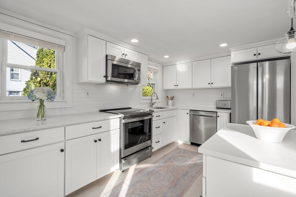 11 Londonderry Road Framingham, MA 01701 - Photo 3 of 38 Gallery Image 3