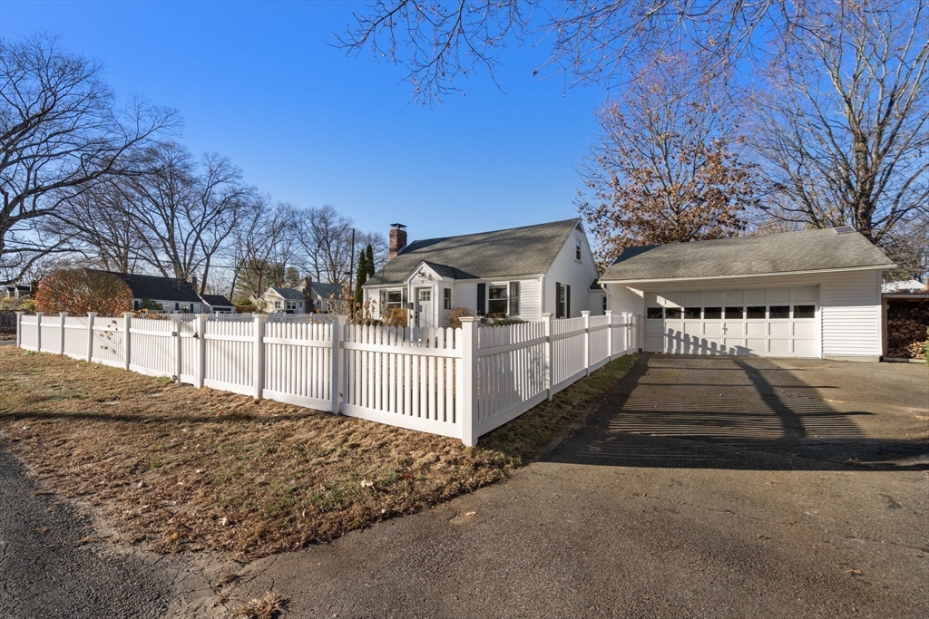11 Londonderry Road Framingham, MA 01701 - Photo 37 of 38 Gallery Image 37