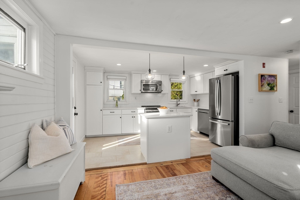 11 Londonderry Road Framingham, MA 01701 - Photo 5 of 38 Gallery Image 5