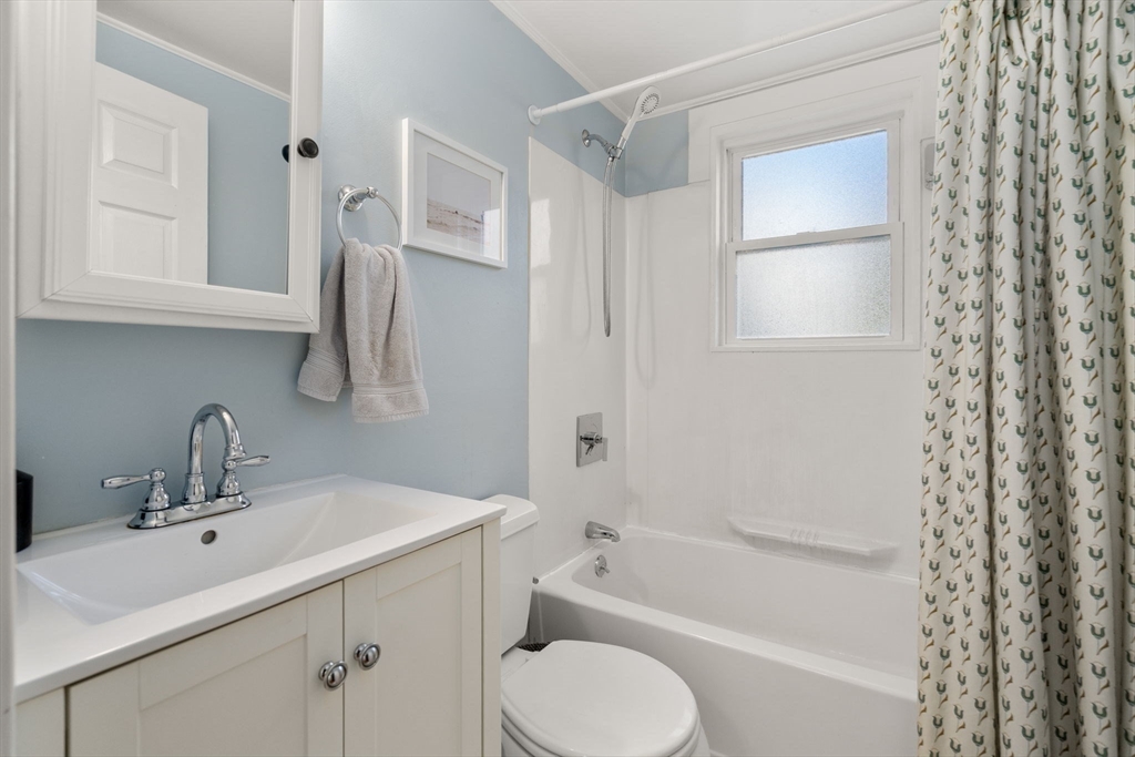 11 Londonderry Road Framingham, MA 01701 - Photo 9 of 38 Gallery Image 9