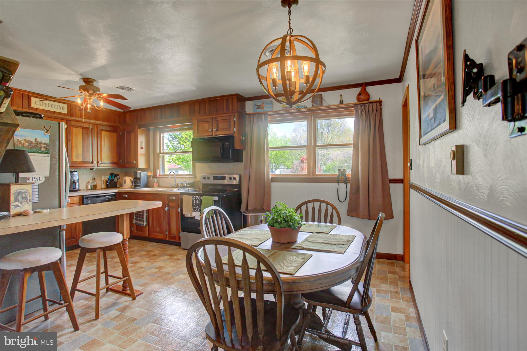 1561 Lakeshore Drive Chambersburg, PA 17202 - Photo 13 of 44 dining room/kitchen