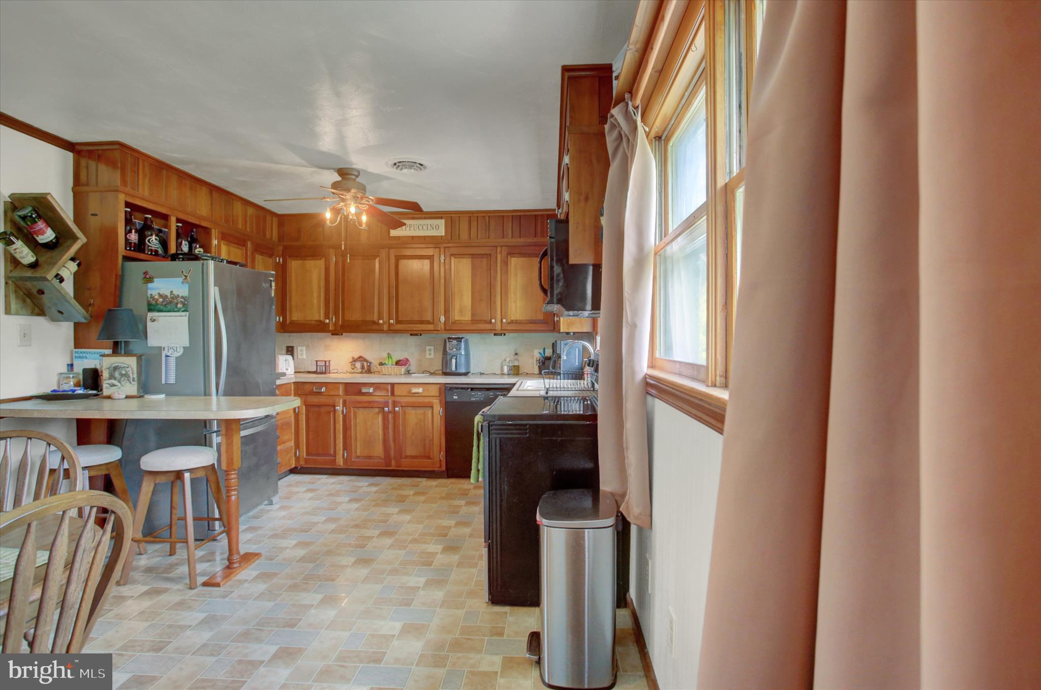 1561 Lakeshore Drive Chambersburg, PA 17202 - Photo 14 of 44 kitchen