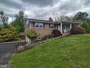1561 Lakeshore Drive Chambersburg, PA 17202 - Photo 2 of 44