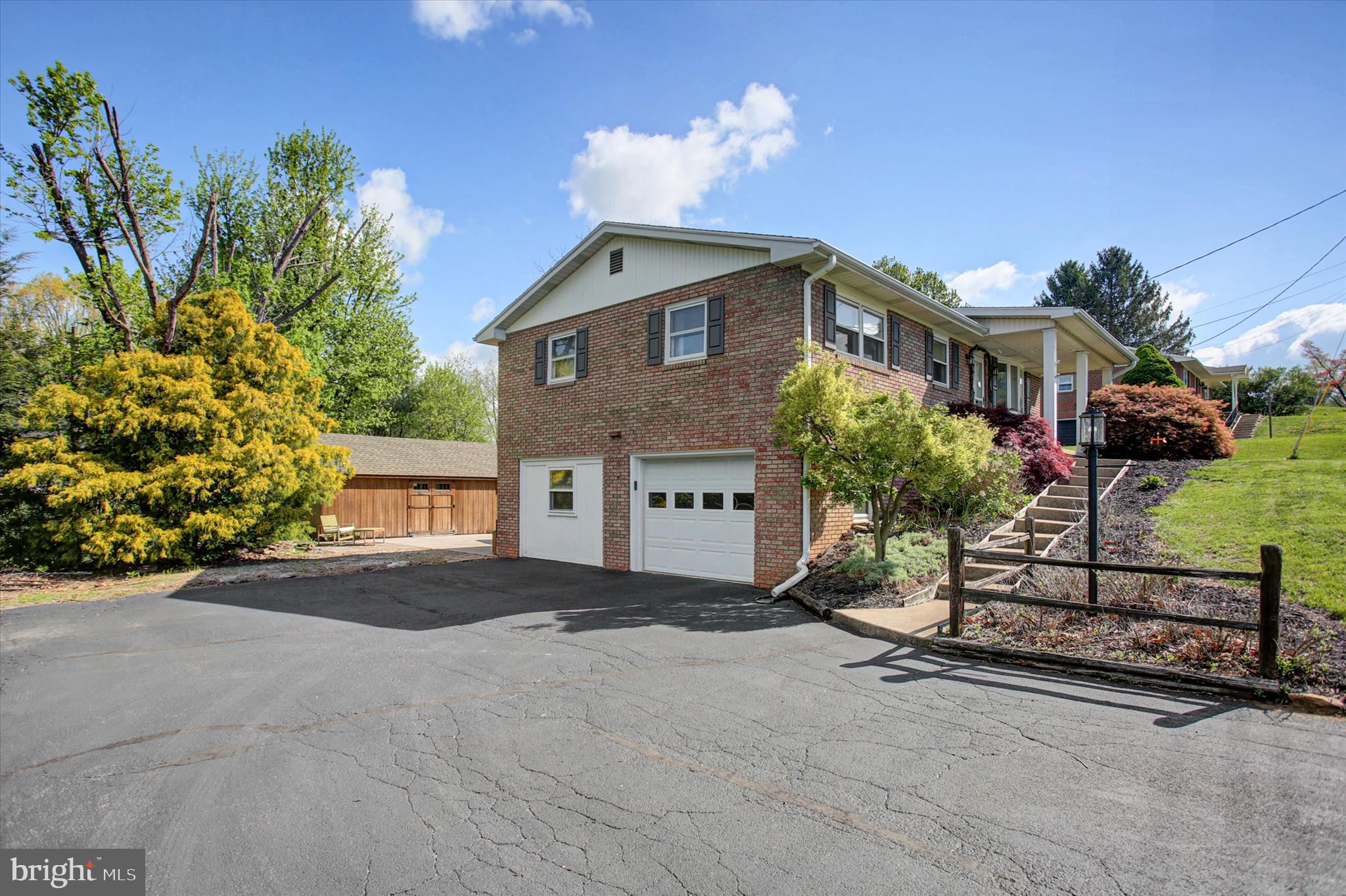 1561 Lakeshore Drive Chambersburg, PA 17202 - Photo 10 of 44 driveway view
