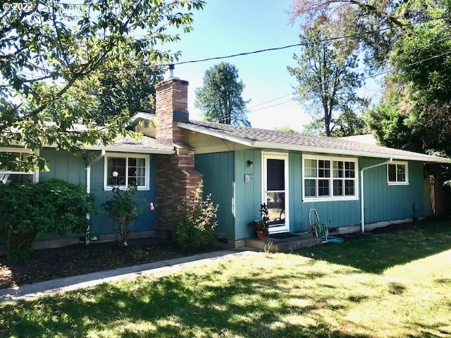 370 Lombard Lane Eugene, OR 97404 - Photo 2 of 19 a front view of a house with garden
