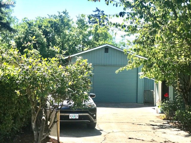 370 Lombard Lane Eugene, OR 97404 - Photo 3 of 19 a house with a tree in the background