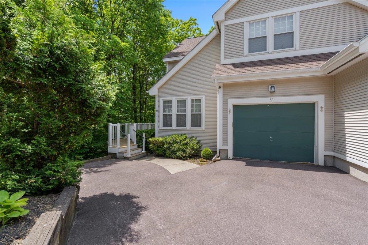 32 Larch Road South Burlington, VT 05403 - Photo 1 of 38